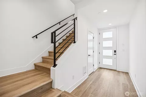 Entry Way - 18805 99th Ct NE #E, Bothell, WA 98011 photo 2 of 3