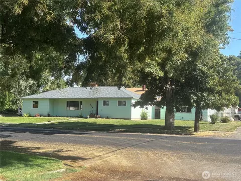 214 N 2nd St, Dayton, WA 99328