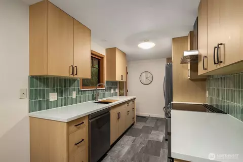 5244 Pullman Ave NE, Seattle, WA 98105 photo 11