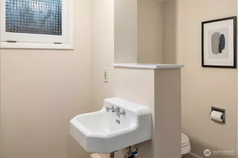5244 Pullman Ave NE, Seattle, WA 98105 photo 28