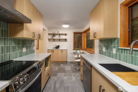 5244 Pullman Ave NE, Seattle, WA 98105 photo 13