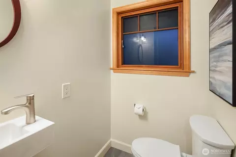 5244 Pullman Ave NE, Seattle, WA 98105 photo 22