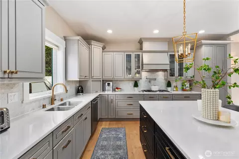 Kitchen - 230 155th Pl SE, Bothell, WA 98012 photo 5 of 8