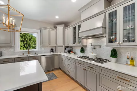 Kitchen - 230 155th Pl SE, Bothell, WA 98012 photo 7 of 8