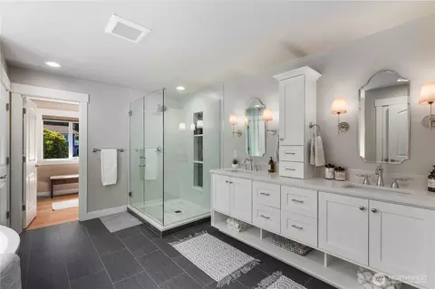 Bath - 230 155th Pl SE, Bothell, WA 98012 photo 2 of 5