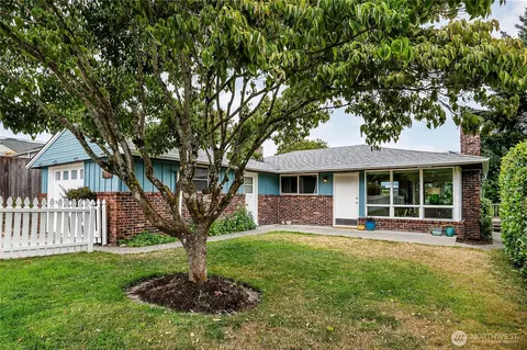8008 S Lakeridge Dr, Seattle, WA 98178