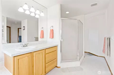 Bath - 4024 E Rd E Caldwell, Edgewood, WA 98372 photo 3 of 4