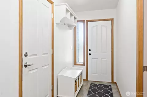 Entry Way - 4024 E Rd E Caldwell, Edgewood, WA 98372 photo 2 of 3