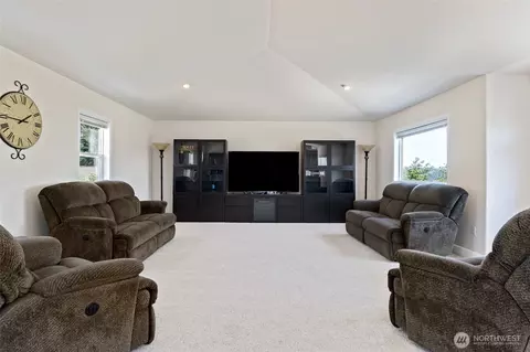 Living - 4024 E Rd E Caldwell, Edgewood, WA 98372 photo 3 of 3