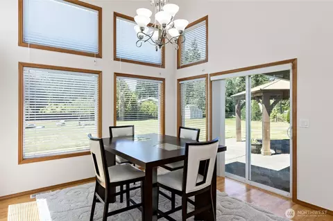 Dining - 4024 E Rd E Caldwell, Edgewood, WA 98372 photo 2 of 4