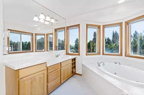 Bath - 4024 E Rd E Caldwell, Edgewood, WA 98372 photo 2 of 4