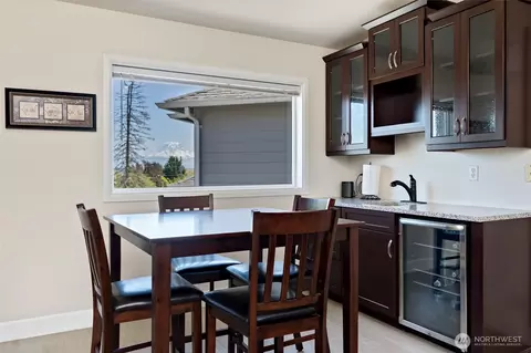 Dining - 4024 E Rd E Caldwell, Edgewood, WA 98372 photo 4 of 4