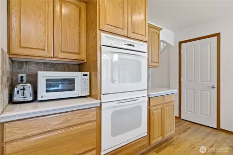 Kitchen - 4024 E Rd E Caldwell, Edgewood, WA 98372 photo 2 of 2
