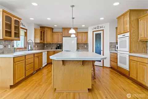 Kitchen - 4024 E Rd E Caldwell, Edgewood, WA 98372 photo 1 of 2