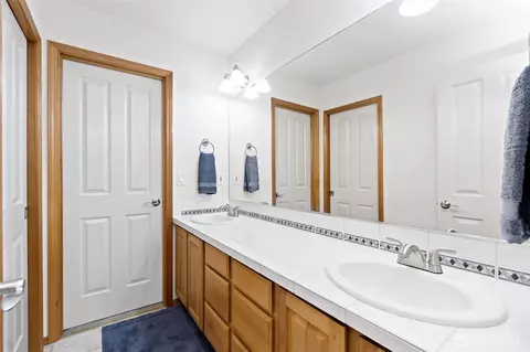 Bath - 4024 E Rd E Caldwell, Edgewood, WA 98372 photo 4 of 4