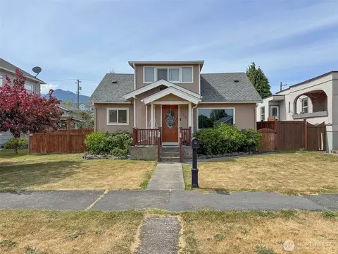 136 W 13th St, Port Angeles, WA 98362