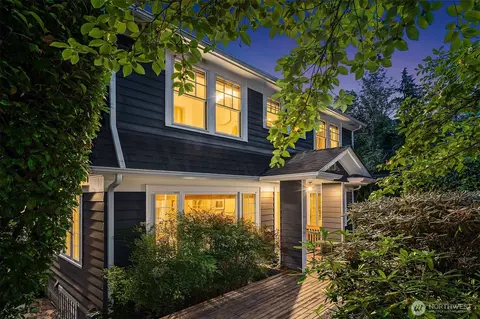 1600 Interlaken Pl E, Seattle, WA 98112
