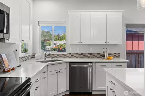 Kitchen - 310 Olive St SE, Orting, WA 98360 photo 5 of 6