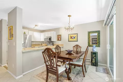 1208 S 216th St #103D, Des Moines, WA 98198
