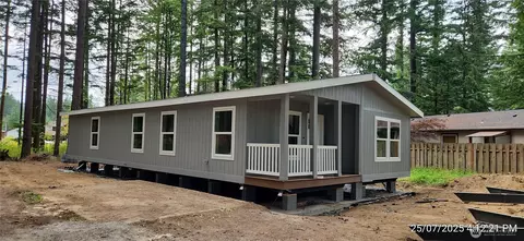 8657 Valley Ct, Maple Falls, WA 98266