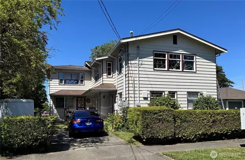 215 S 10th St, Mount Vernon, WA 98274