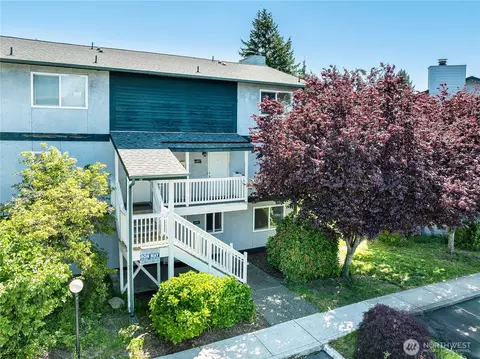 8823 Holly Dr #H207, Everett, WA 98208