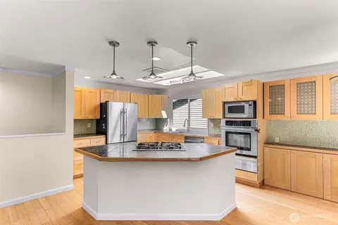 Kitchen - 21313 2nd Dr SE, Bothell, WA 98021 photo 3 of 3