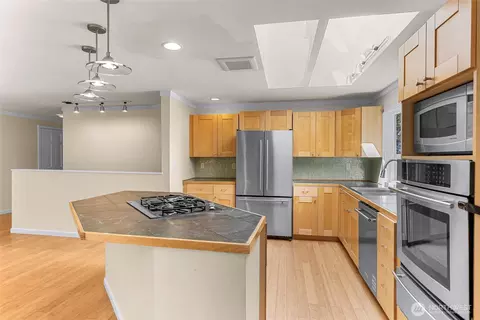 Kitchen - 21313 2nd Dr SE, Bothell, WA 98021 photo 1 of 3