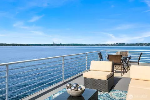 733 Lake St S #111, Kirkland, WA 98033