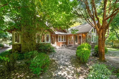 5579 NE Foster Rd, Bainbridge Island, WA 98110