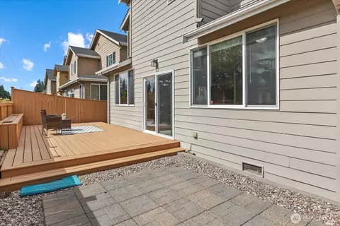 Exterior - 18515 42nd Ave SE, Bothell, WA 98012 photo 4 of 8