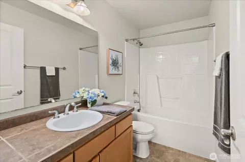 Bath - 18515 42nd Ave SE, Bothell, WA 98012 photo 4 of 4