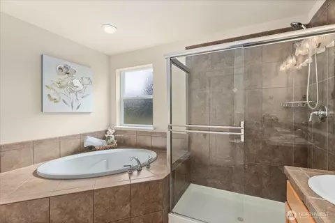 Bath - 18515 42nd Ave SE, Bothell, WA 98012 photo 3 of 4