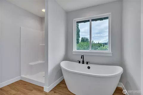 Bath - 608 B Deeded Ln SW, Orting, WA 98360 photo 3 of 4