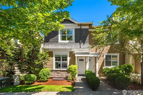 7525 129th Pl SE #E107, Newcastle, WA 98056
