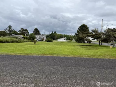 34 Main St, Pacific Beach, WA 98571
