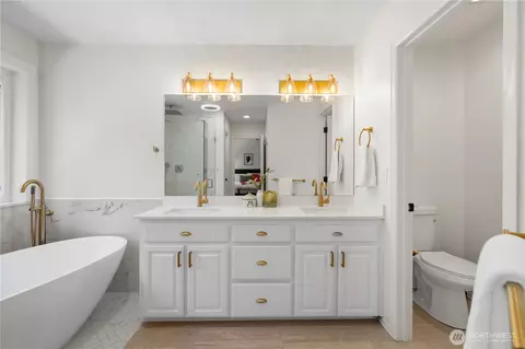 Bath - 9220 NE 195th St, Bothell, WA 98011 photo 3 of 5