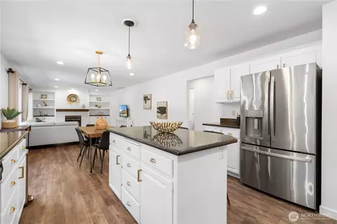 Kitchen - 9220 NE 195th St, Bothell, WA 98011 photo 3 of 4
