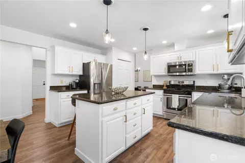 Kitchen - 9220 NE 195th St, Bothell, WA 98011 photo 2 of 4