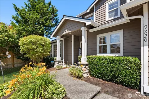 Exterior - 9220 NE 195th St, Bothell, WA 98011 photo 2 of 9