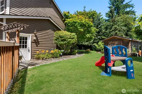 Exterior - 9220 NE 195th St, Bothell, WA 98011 photo 6 of 9