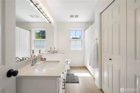 Bath - 9220 NE 195th St, Bothell, WA 98011 photo 4 of 5