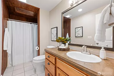 Bath - 407 Leber St NE, Orting, WA 98360 photo 5 of 5