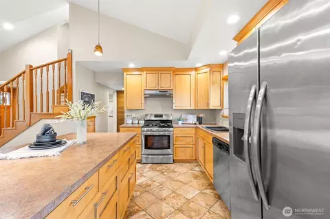 Kitchen - 407 Leber St NE, Orting, WA 98360 photo 2 of 3