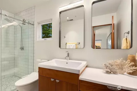 Bath - 3659 Whitman Ave N, Seattle, WA 98103 photo 2 of 2