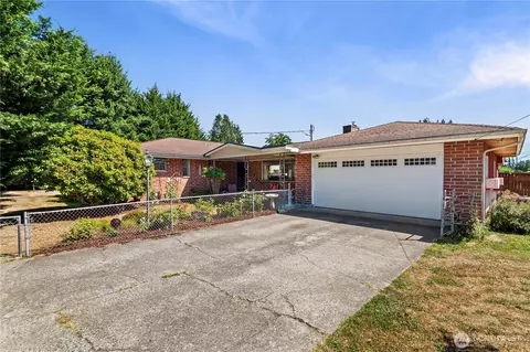 8727 52 Ave NE, Marysville, WA 98270