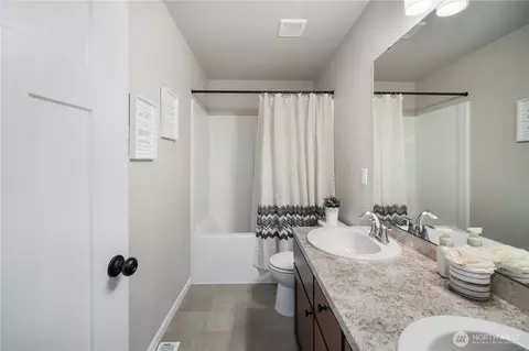 Bath - 14919 Benton Loop, Sumner, WA 98390 photo 2 of 4
