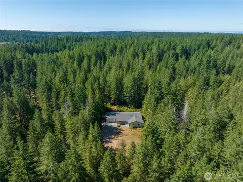 2635 NW Four Wheel Dr, Seabeck, WA 98380