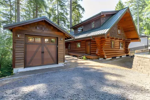 1901 E Trails End Dr, Belfair, WA 98528