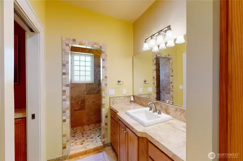 Bath - 627 E Alder St, Walla Walla, WA 99362 photo 1 of 4